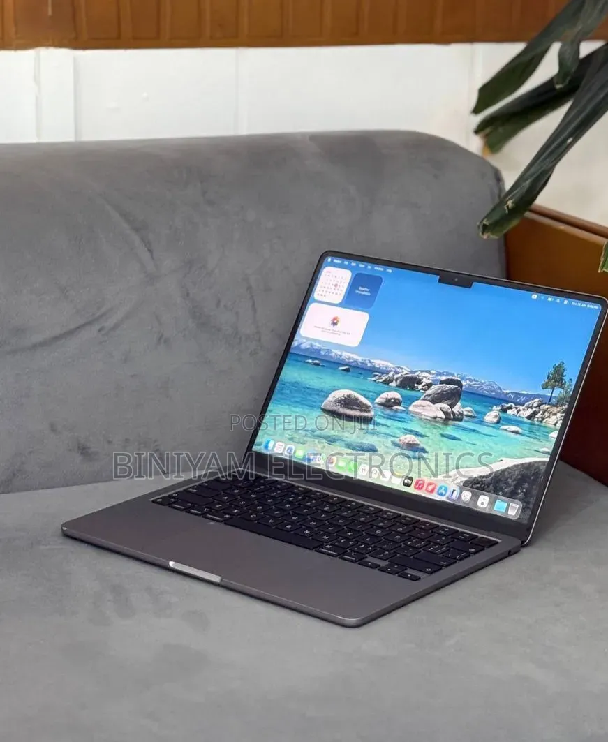 New Laptop Apple MacBook Air 2022 M2 8GB Apple M2 SSD 256GB