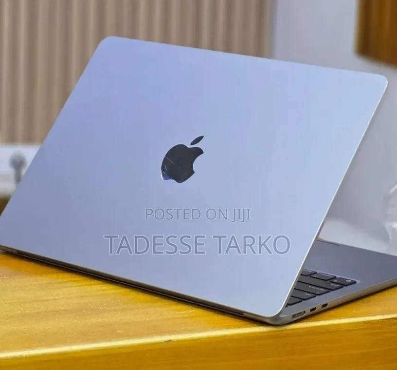 New Laptop Apple MacBook Air 2022 M2 8GB Apple M2 SSD 256GB