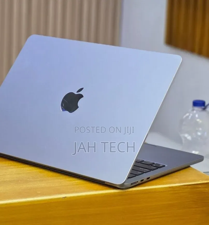 New Laptop Apple MacBook Air 2022 M2 8GB Apple M2 SSD 256GB