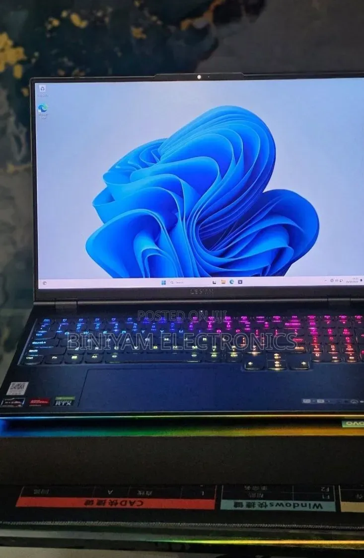 New Laptop Lenovo Legion Pro 7 32GB AMD Ryzen 9 SSD 512GB