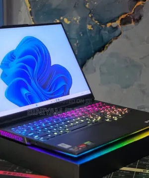 New Laptop Lenovo Legion Pro 7 32GB AMD Ryzen 9 SSD 512GB