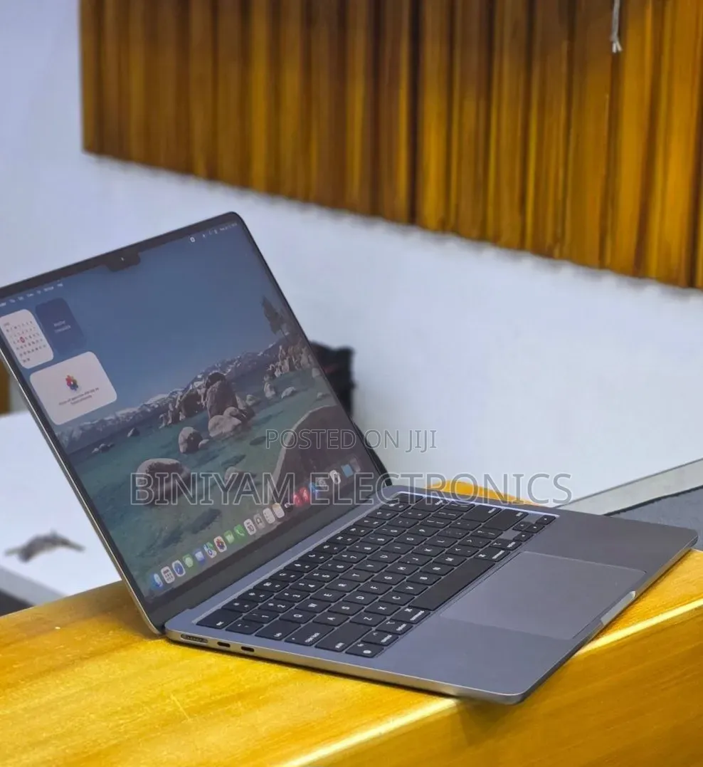 New Laptop Apple MacBook Air 2022 M2 16GB Apple M2 SSD 512GB