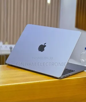 New Laptop Apple MacBook Air 2022 M2 16GB Apple M2 SSD 512GB
