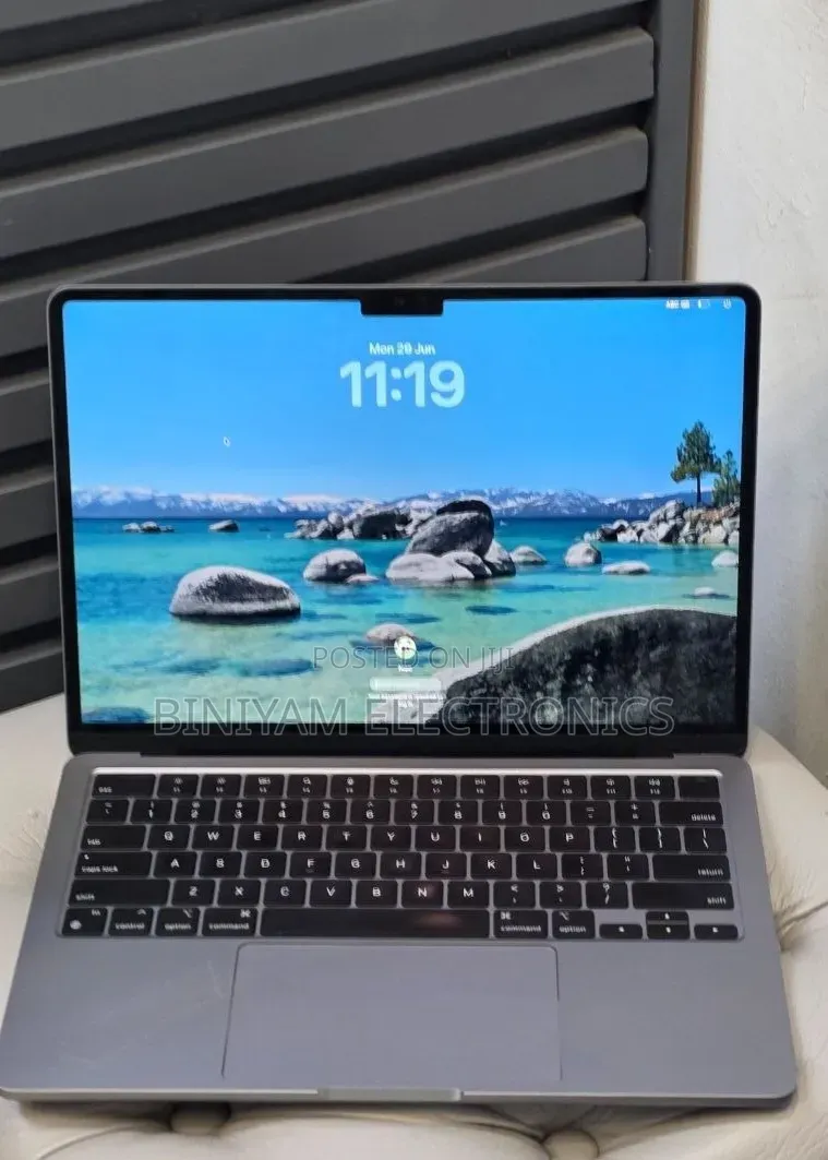 New Laptop Apple MacBook Air 2022 M2 16GB Apple M2 SSD 512GB