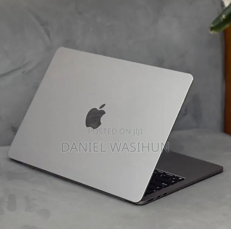 New Laptop Apple MacBook Air 2022 M2 8GB Apple M2 SSD 256GB
