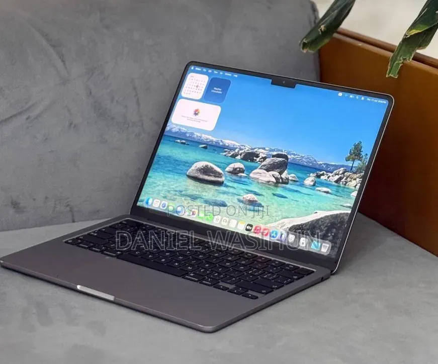 New Laptop Apple MacBook Air 2022 M2 8GB Apple M2 SSD 256GB