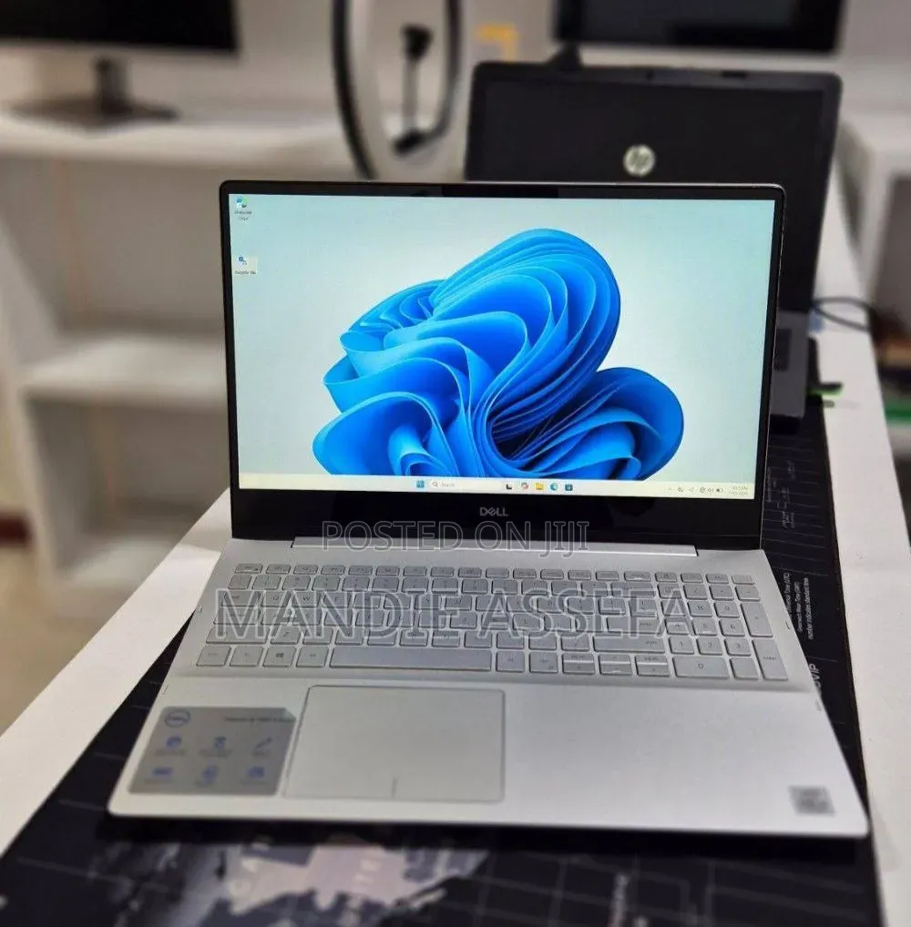 New Laptop Dell Inspiron 15 8GB Intel Core i5 SSD 256GB