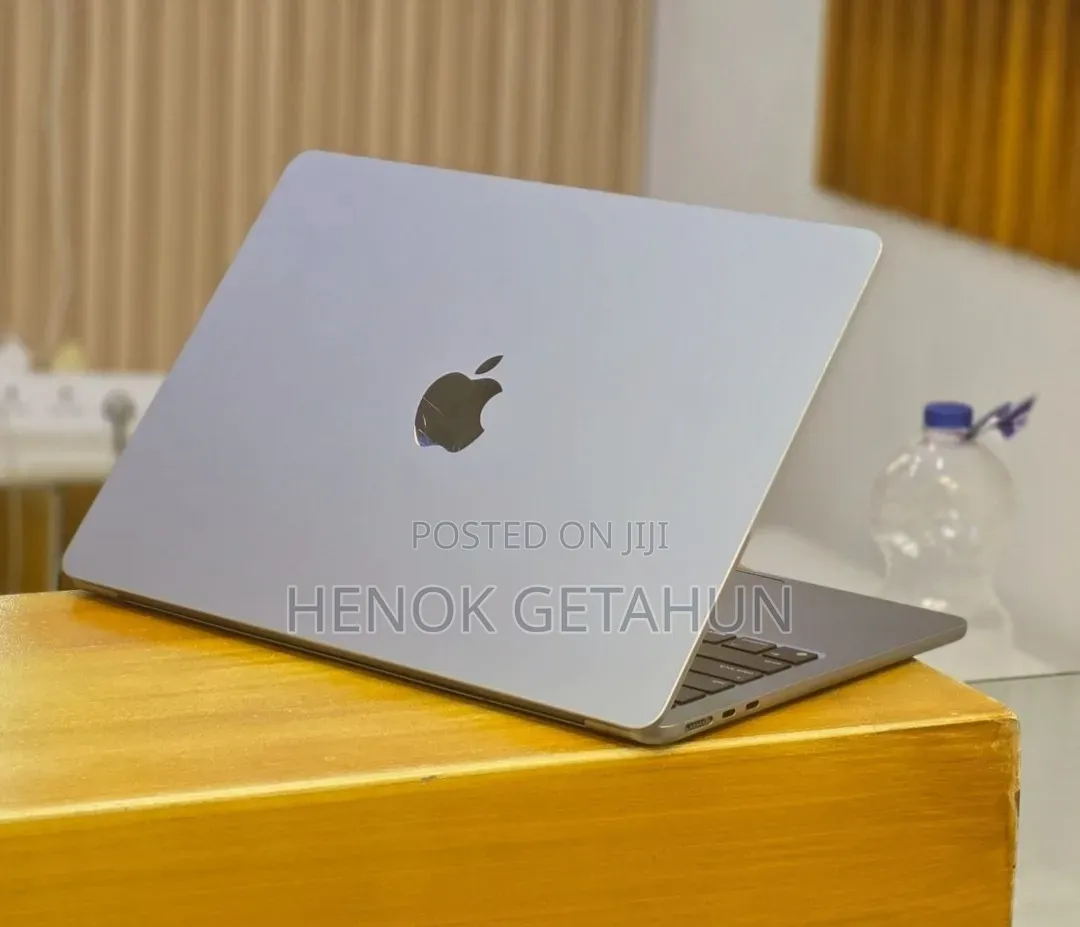 New Laptop Apple MacBook Air 2022 M2 8GB Apple M2 SSD 256GB