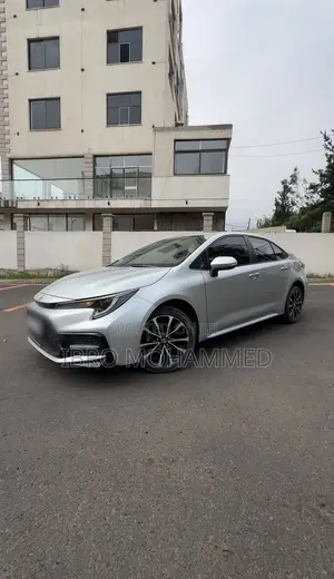 Toyota Corolla XLE 2022 Silver