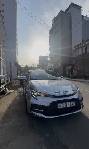 Toyota Corolla XLE 2022 Silver