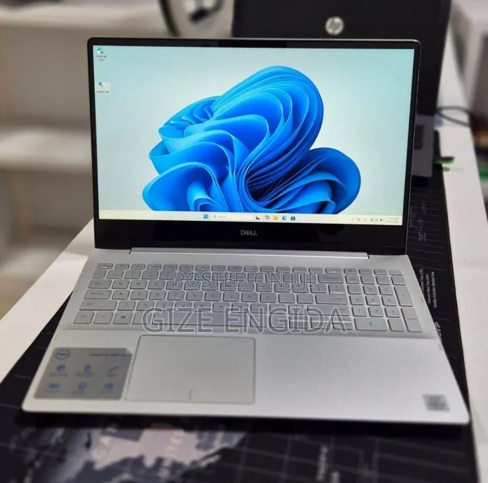 New Laptop Dell Inspiron 15 8GB Intel Core i5 SSD 256GB