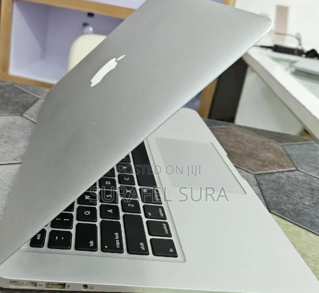 New Laptop Apple MacBook Air 2017 8GB Intel Core i5 SSD 256GB