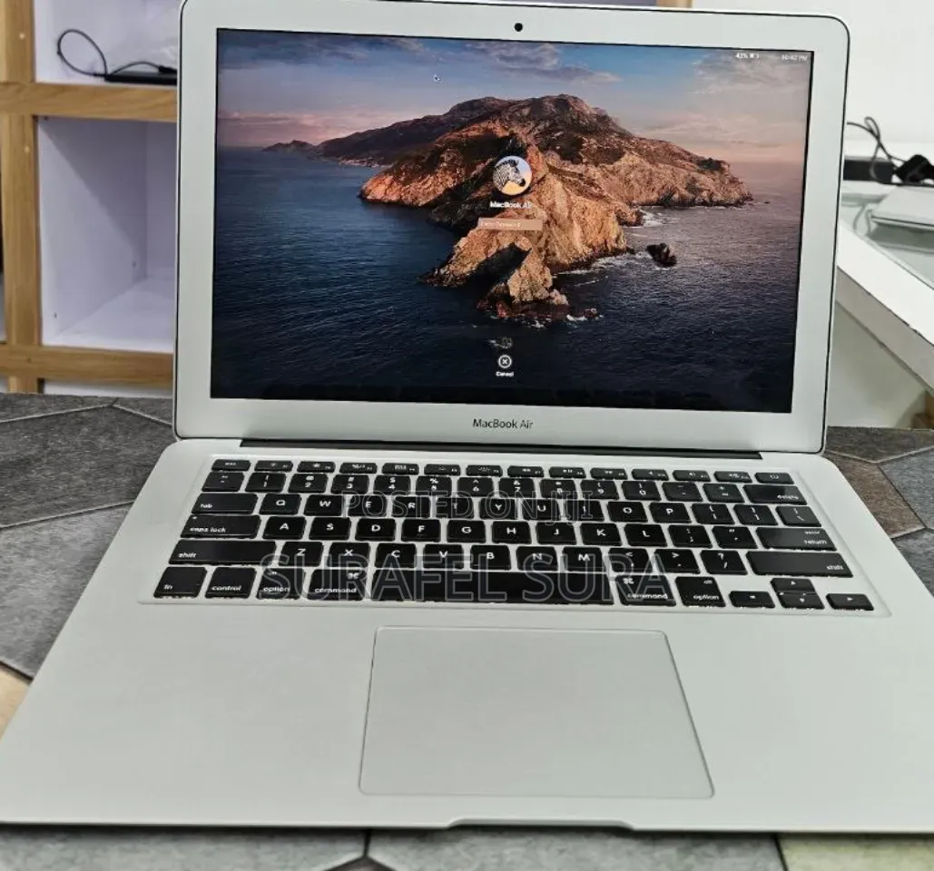 New Laptop Apple MacBook Air 2017 8GB Intel Core i5 SSD 256GB