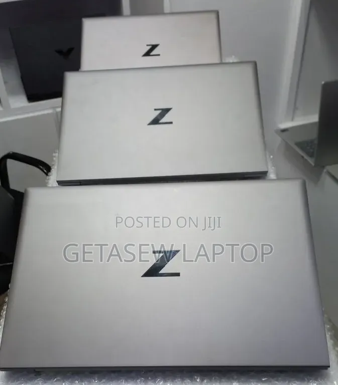 New Laptop HP ZBook Firefly G8 16GB Intel Core i7 SSD 512GB