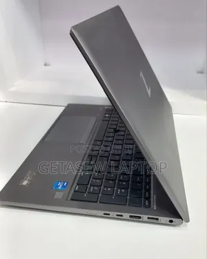 New Laptop HP ZBook Firefly G8 16GB Intel Core i7 SSD 512GB