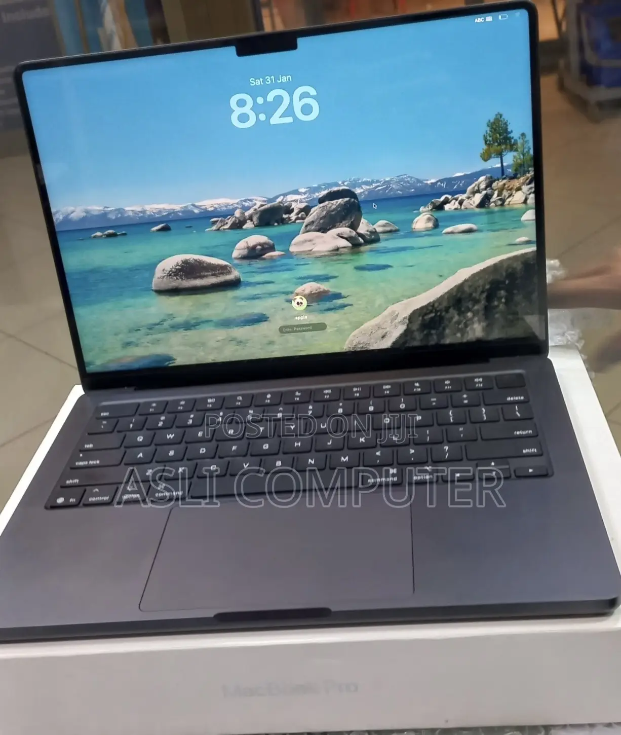 New Laptop Apple MacBook Pro 2025 M5 16GB Apple M5 SSD 512GB