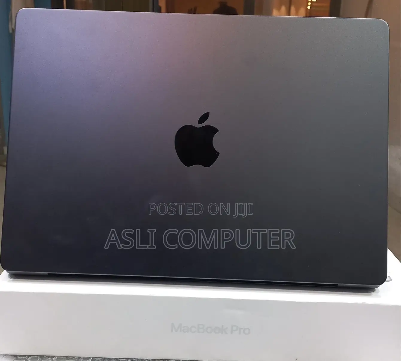 New Laptop Apple MacBook Pro 2025 M5 16GB Apple M5 SSD 512GB