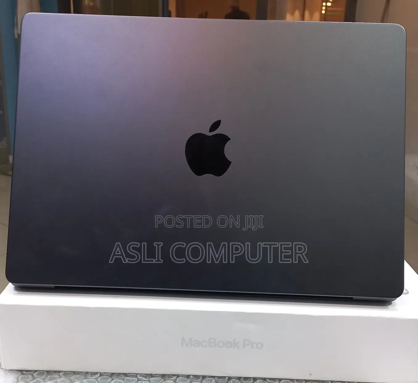 New Laptop Apple MacBook Pro 2025 M5 16GB Apple M5 SSD 512GB