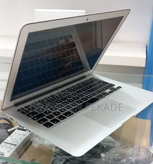 New Laptop Apple MacBook Pro 2017 8GB Intel Core i5 SSD 128GB