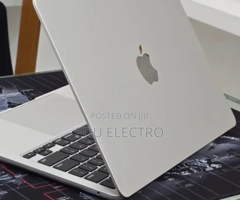 New Laptop Apple MacBook Air 2024 M3 16GB Apple M3 SSD 256GB