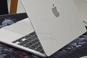 New Laptop Apple MacBook Air 2024 M3 16GB Apple M3 SSD 256GB