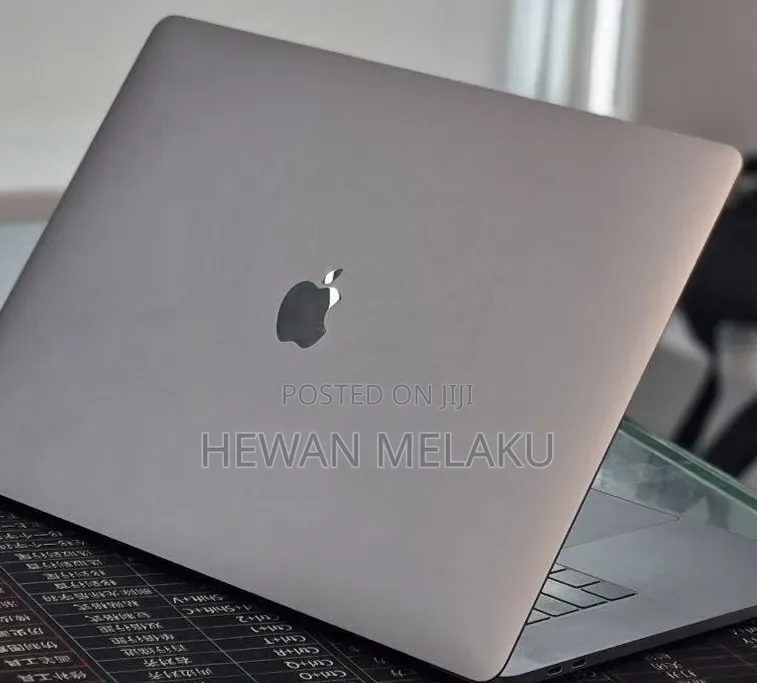 New Laptop Apple MacBook Pro 2018 32GB Intel Core i7 SSD 1T