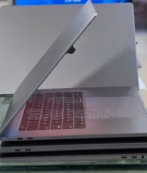 New Laptop Apple MacBook Pro 2017 16GB Intel Core i7 SSD 512GB