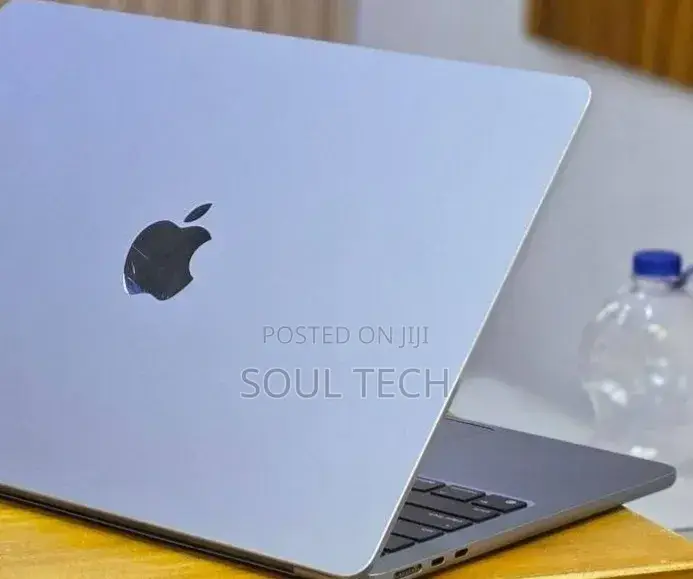 New Laptop Apple MacBook Air 2022 M2 8GB Apple M2 SSD 256GB