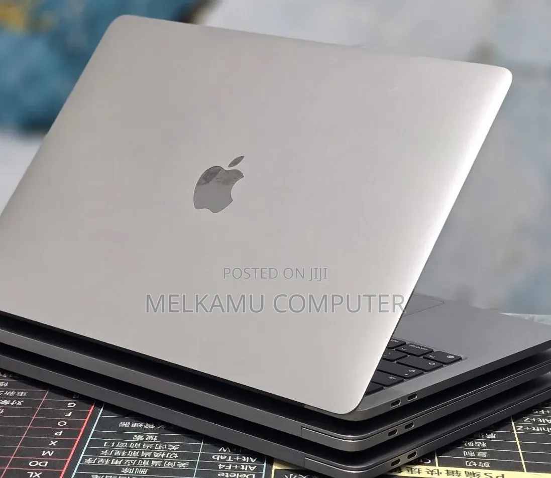 New Laptop Apple MacBook Pro 2020 M1 8GB Apple M1 SSD 512GB