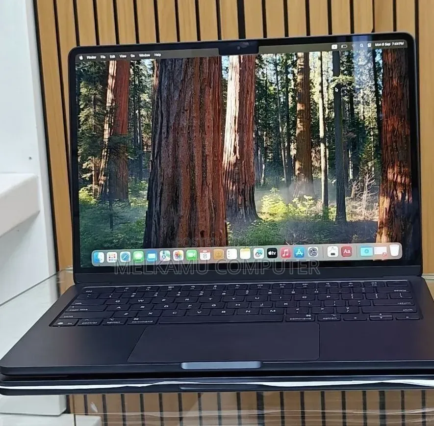 New Laptop Apple MacBook Air 2025 M4 16GB Apple M4 SSD 256GB