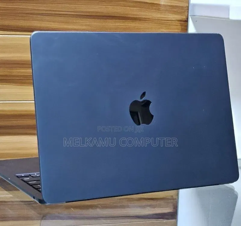 New Laptop Apple MacBook Air 2025 M4 16GB Apple M4 SSD 256GB