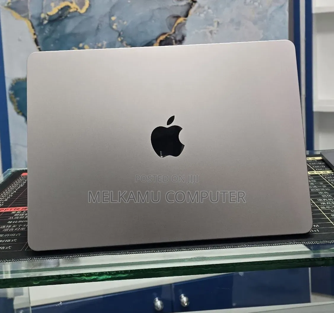 New Laptop Apple MacBook Air 2022 M2 16GB Apple M2 SSD 512GB