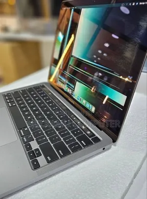 New Laptop Apple MacBook Pro 2022 M2 8GB Apple M2 SSD 256GB