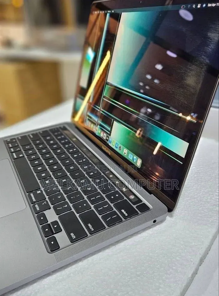 New Laptop Apple MacBook Pro 2022 M2 8GB Apple M2 SSD 256GB