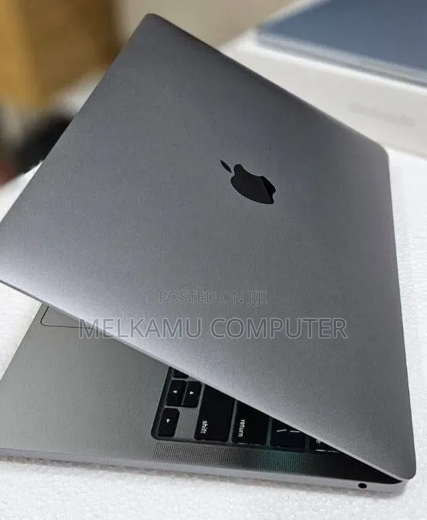 New Laptop Apple MacBook Pro 2022 M2 8GB Apple M2 SSD 256GB