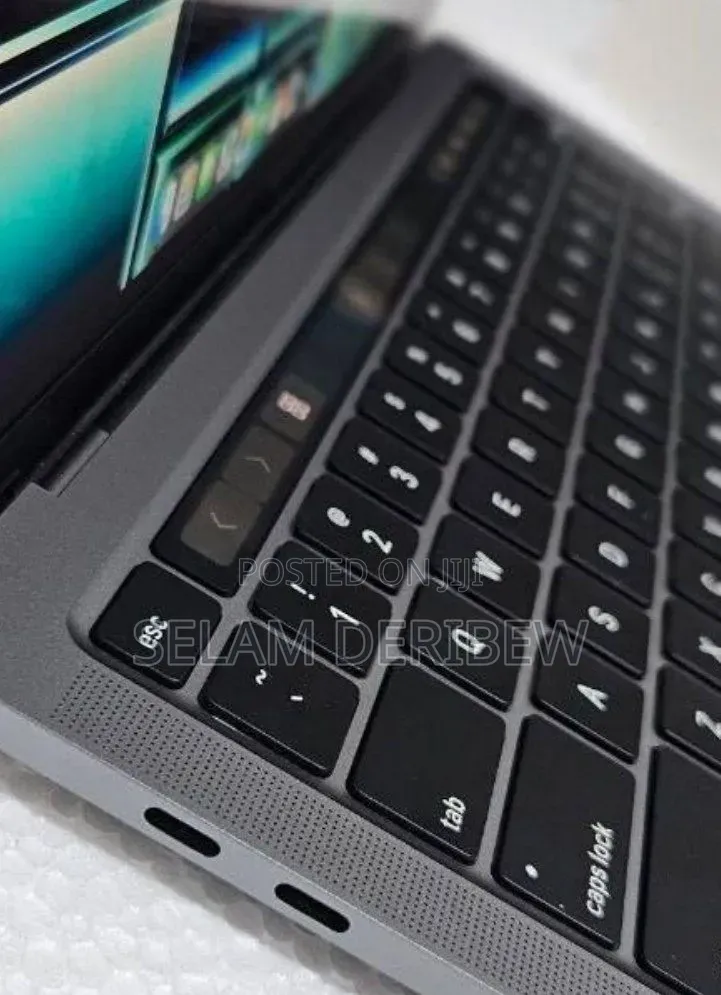 New Laptop Apple MacBook Pro 2022 M2 8GB Apple M2 SSD 256GB