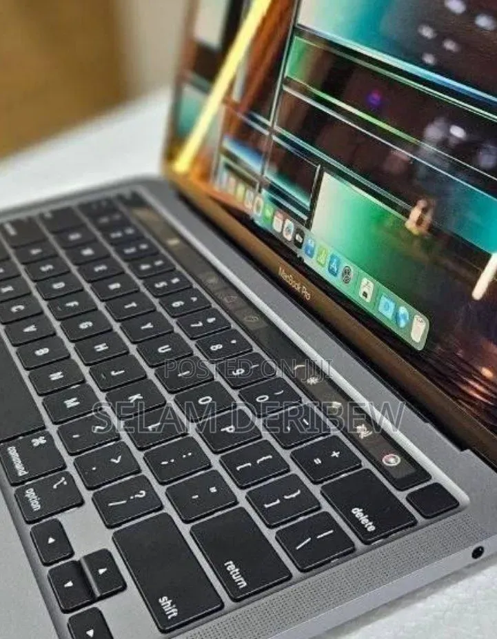 New Laptop Apple MacBook Pro 2022 M2 8GB Apple M2 SSD 256GB