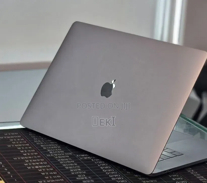 New Laptop Apple MacBook Pro 2018 32GB Intel Core i7 SSD 1T