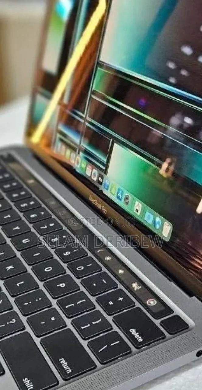New Laptop Apple MacBook Pro 2022 M2 8GB Apple M2 SSD 256GB