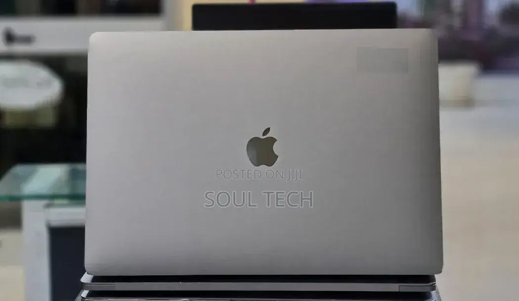 New Laptop Apple MacBook Pro 2017 16GB Intel Core i7 SSD 512GB