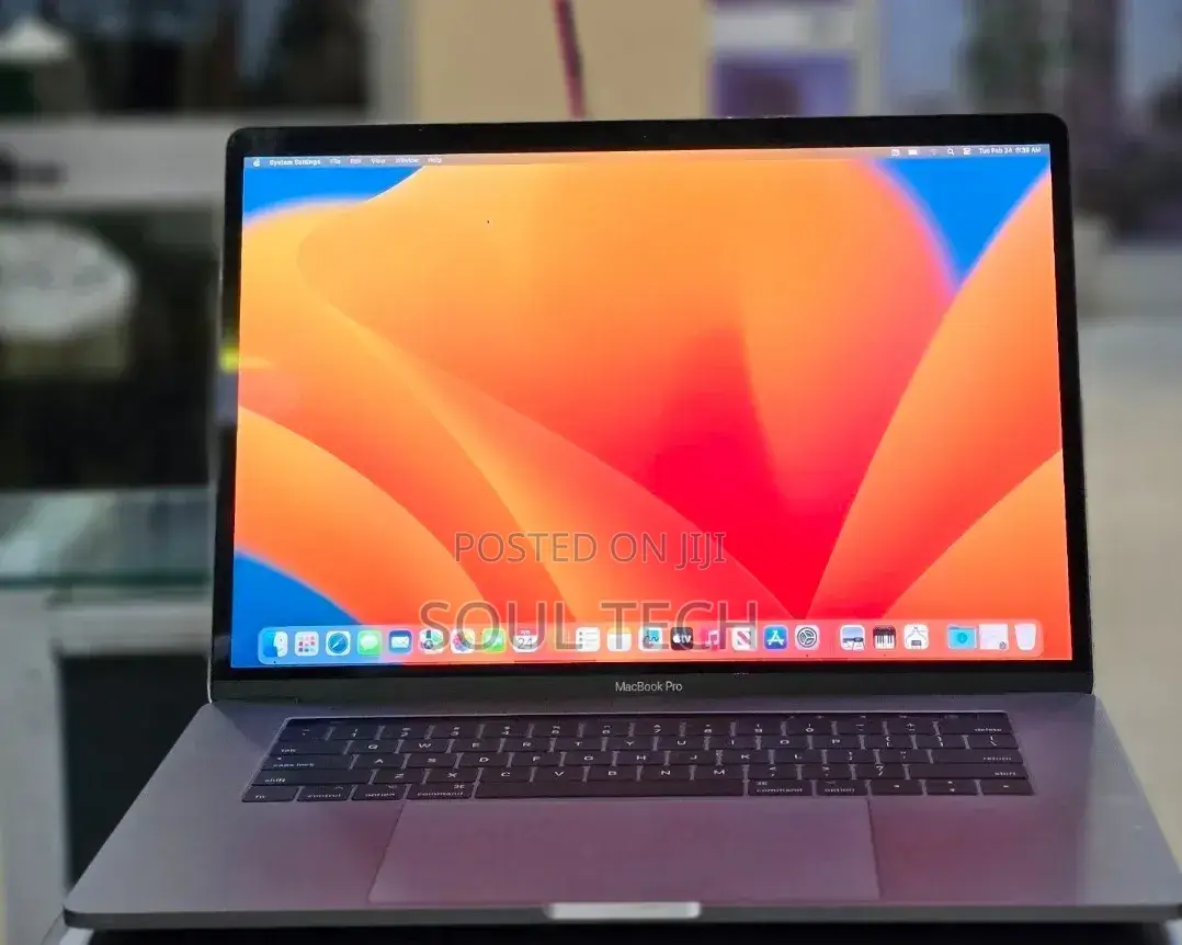 New Laptop Apple MacBook Pro 2017 16GB Intel Core i7 SSD 512GB