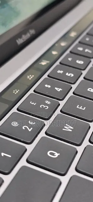 New Laptop Apple MacBook Pro 2020 M1 8GB Apple M1 Pro SSD 512GB
