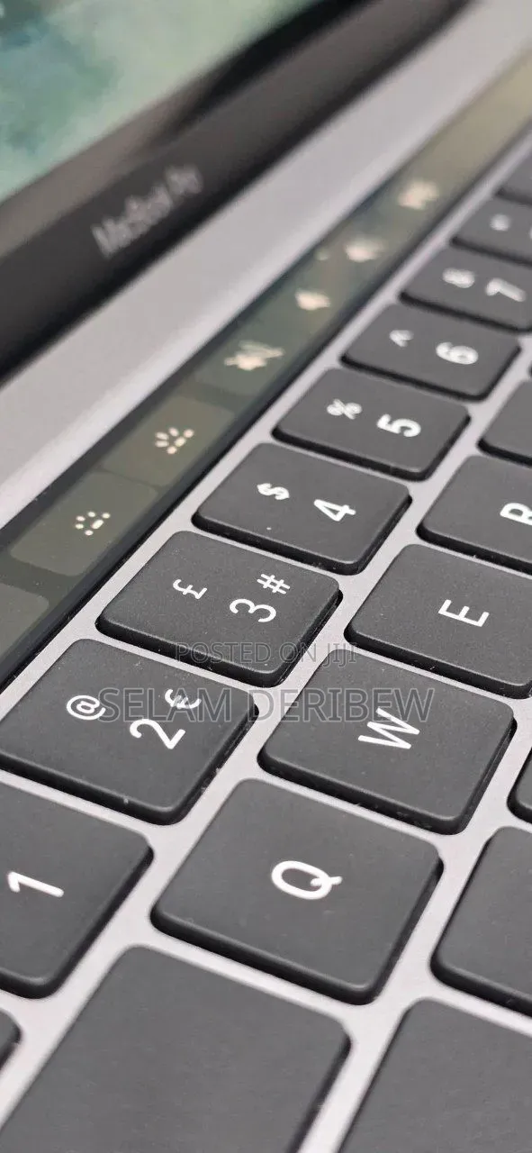New Laptop Apple MacBook Pro 2020 M1 8GB Apple M1 Pro SSD 512GB