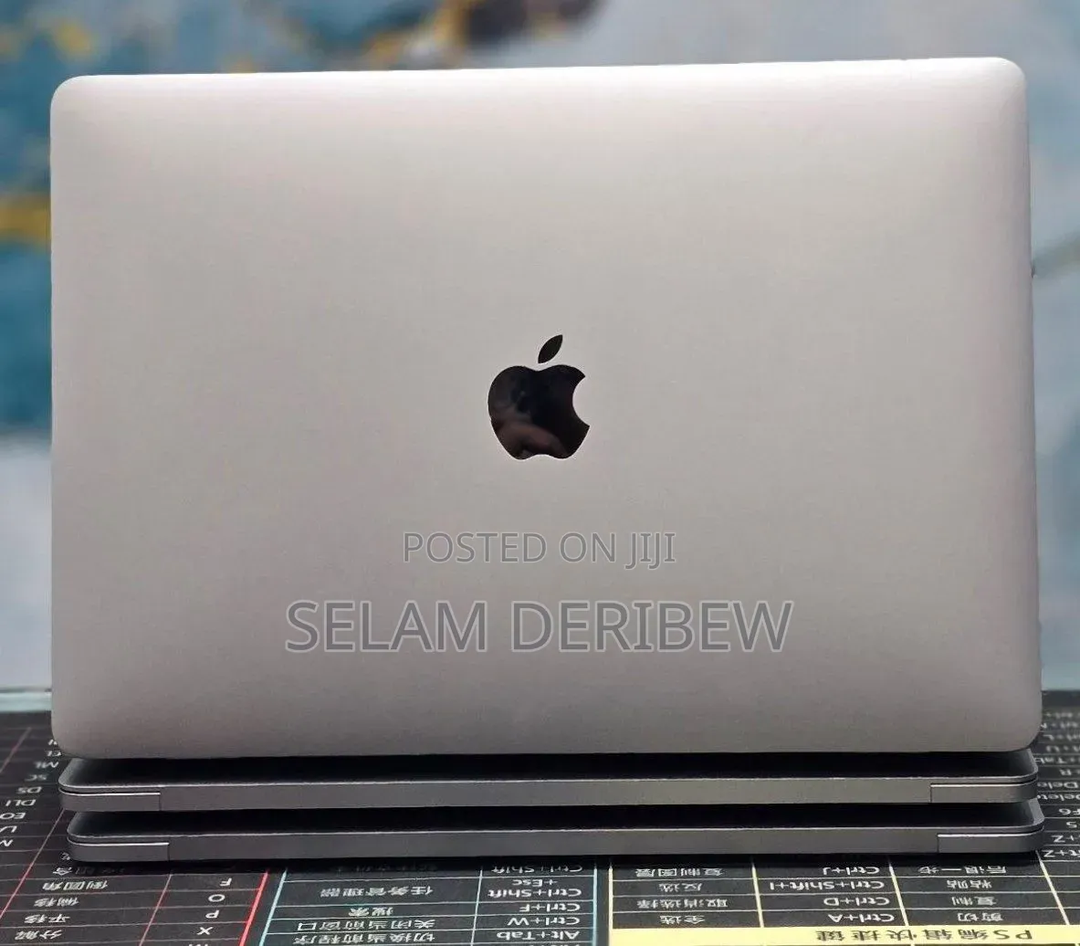 New Laptop Apple MacBook Pro 2020 M1 8GB Apple M1 Pro SSD 512GB