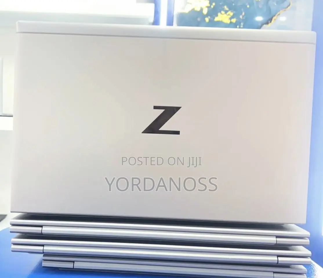 New Laptop HP ZBook Firefly G8 16GB Intel Core i7 SSD 512GB