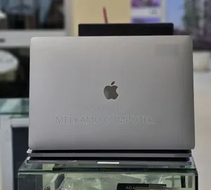New Laptop Apple MacBook Pro 2017 16GB Intel Core i7 SSD 512GB