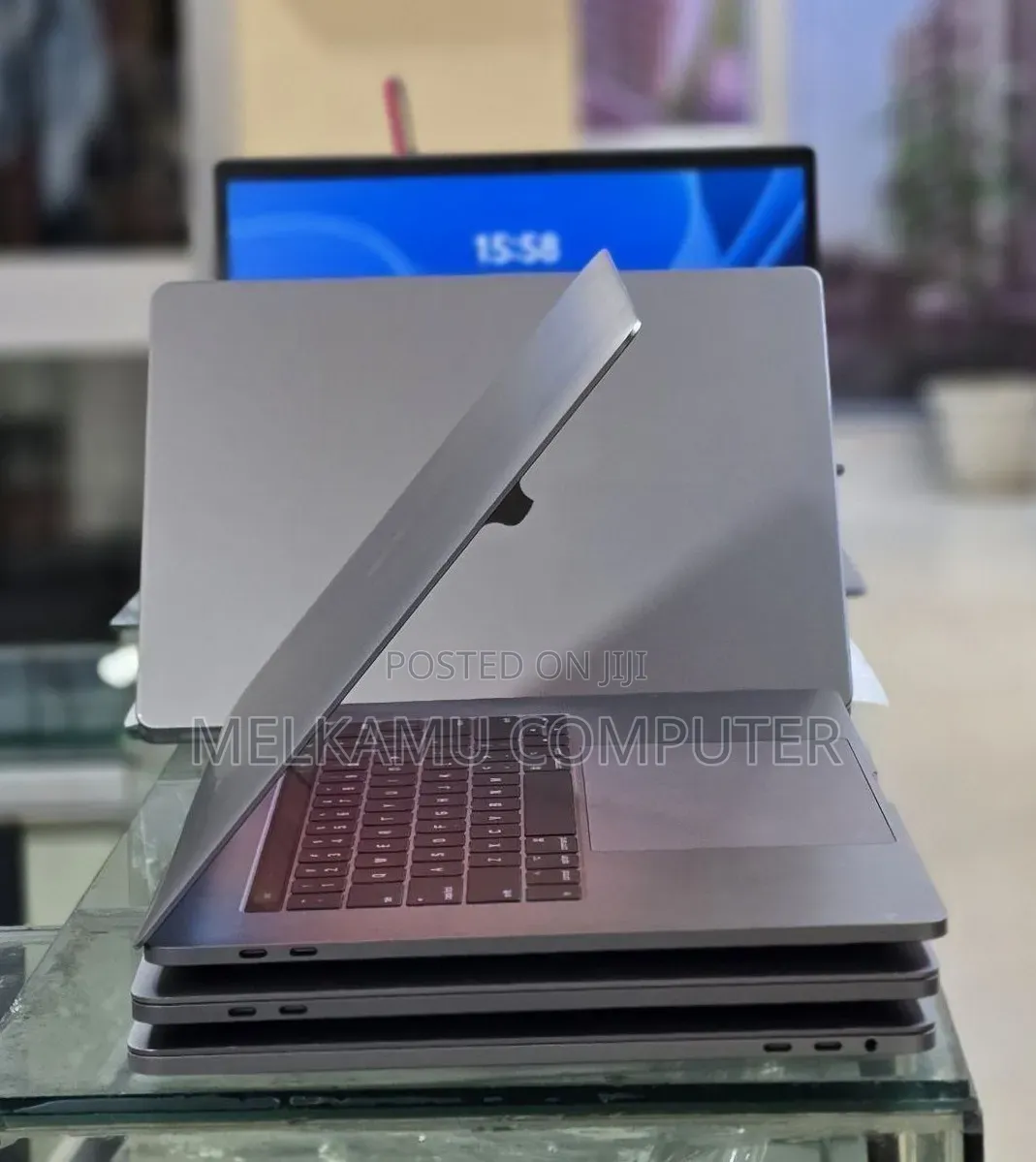 New Laptop Apple MacBook Pro 2017 16GB Intel Core i7 SSD 512GB
