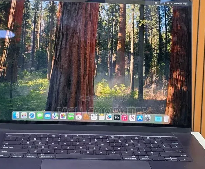 New Laptop Apple MacBook Air 2025 M4 16GB Apple M4 SSD 256GB
