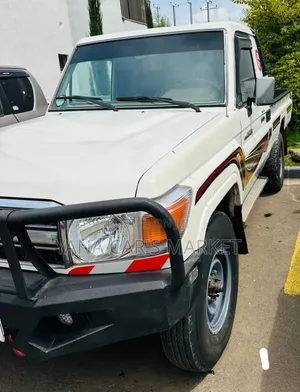 Toyota Land Cruiser 2009 White
