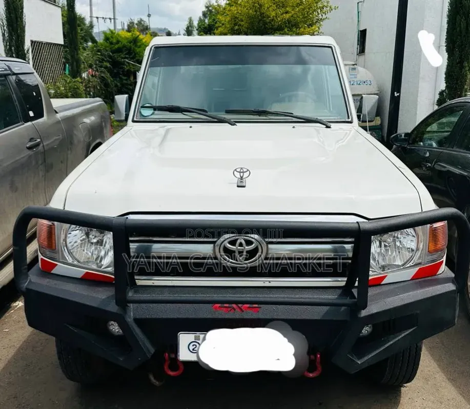 Toyota Land Cruiser 2009 White